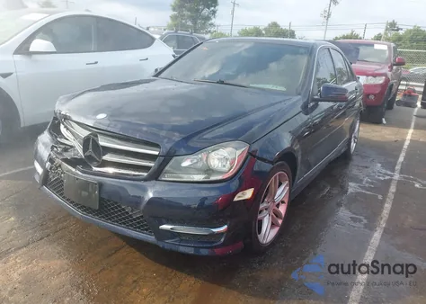 2014 Mercedes-Benz C 300 Luxury 4Matic/Sport 4Matic z USA, uszkodzony, nr VIN WDDGF8AB8EA963828